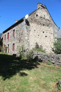 Achat immobilier Saint-Victor la Rivière - Elégante maison et sa grange