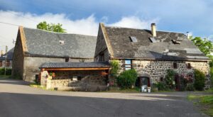 achat immobilier/auvergne/sancy/superbesse/la petite ferme près de la fontaine