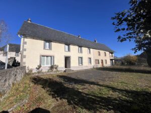 Achat immobilier/auvergne/sancy/superbesse/grande maison familiale