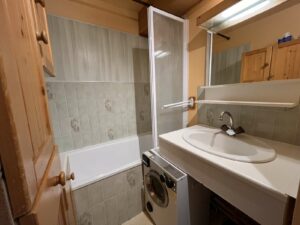 achat/vente/immobilier/superbesse/face au lac des hermines