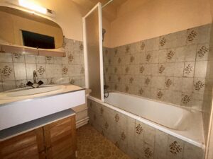 studio-cabine en hyper centre de superbesse