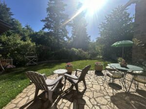 Maison en pierre dans son parc proche superbesse