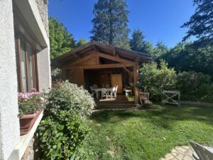 Maison en pierre dans son parc proche superbesse