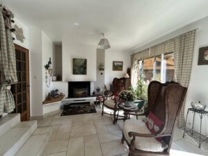 Maison en pierre dans son parc proche superbesse