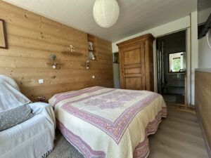 Maison en pierre dans son parc proche superbesse